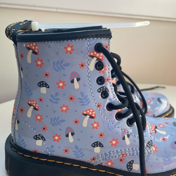 NWOT Dr. Martens Toddler 1460 Patent Woodland Lace Up Boots Size 13 - Picture 7 of 16